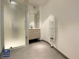 Appartement à louer 4 pièces 94 m²