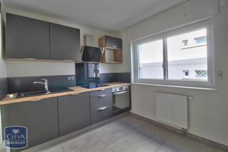  Appartement à louer 5 pièces 97 m²