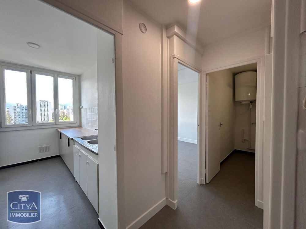 À LOUER : Appartement T1 situé à Le Pont de Claix - 16 R....