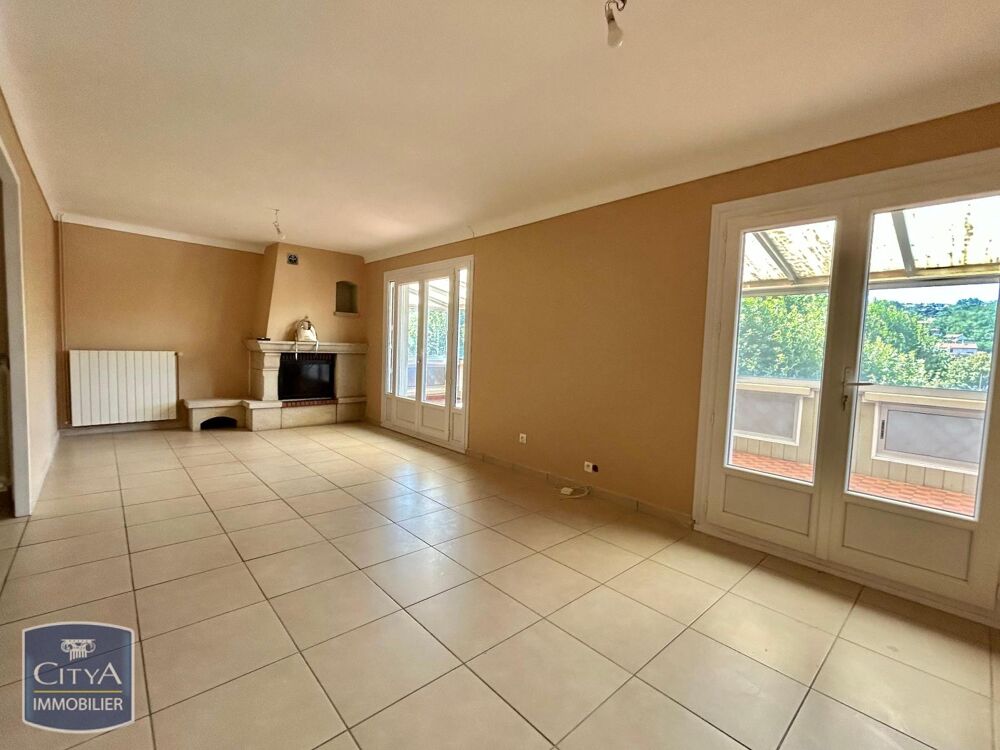 À LOUER : Appartement T3 à Rive de Gier. Ce bien spacieu....
