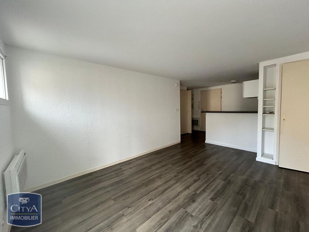 APPARTEMENT T2 AVEC PARKING À louer : à LAVAL (53000) ve....