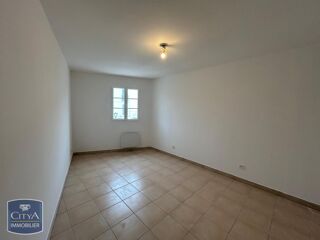  Appartement à louer 3 pièces 82 m²