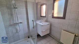  Appartement à louer 3 pièces 83 m²