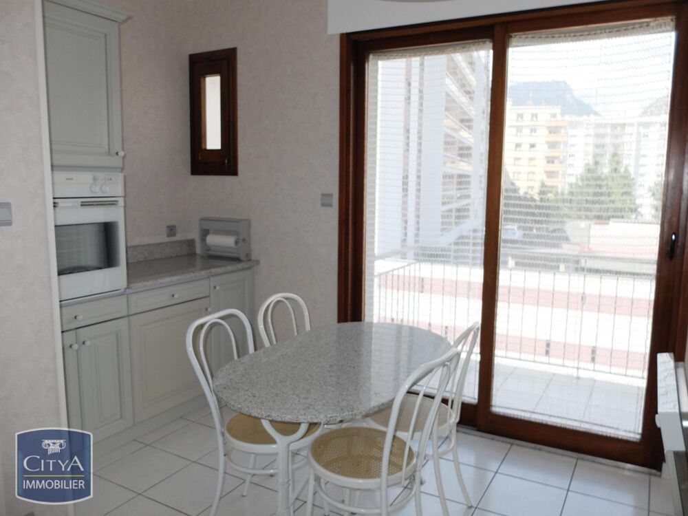 À LOUER : Appartement T5 spacieux situé 13 rue de Chamro....