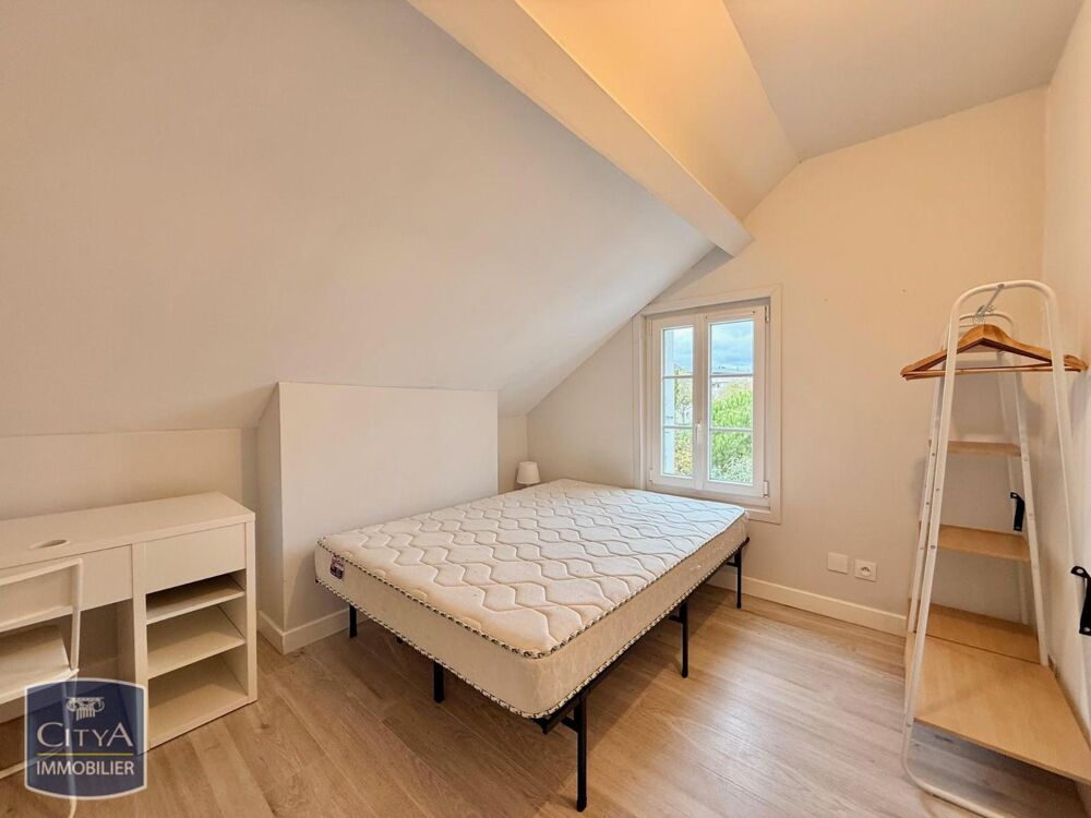À LOUER : Appartement atypique offrant une surface au so....