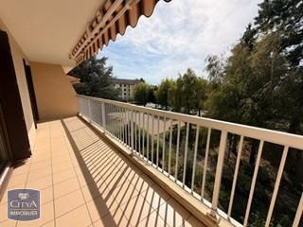 T1 BIS RENOVE SITUE AU 2ème ETAGE COMPRENANT UN HALL, UN....