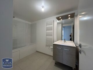  Appartement à louer 4 pièces 82 m²