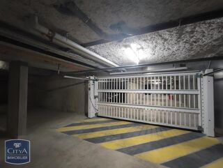  Parking / Garage à louer 