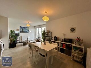  Appartement à louer 4 pièces 77 m²
