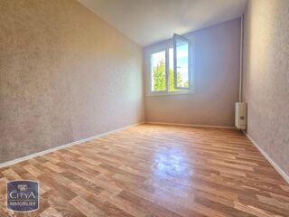  Appartement à louer 4 pièces 80 m²