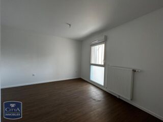  Appartement à louer 3 pièces 77 m²