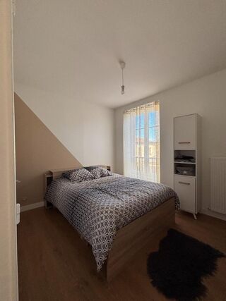 Appartement à louer 5 pièces 99 m²