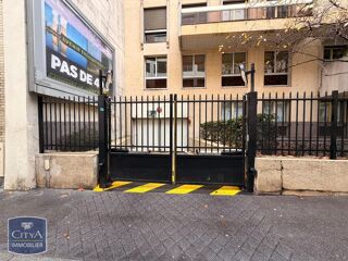  Parking / Garage à louer 