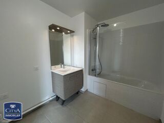  Appartement à louer 3 pièces 77 m²