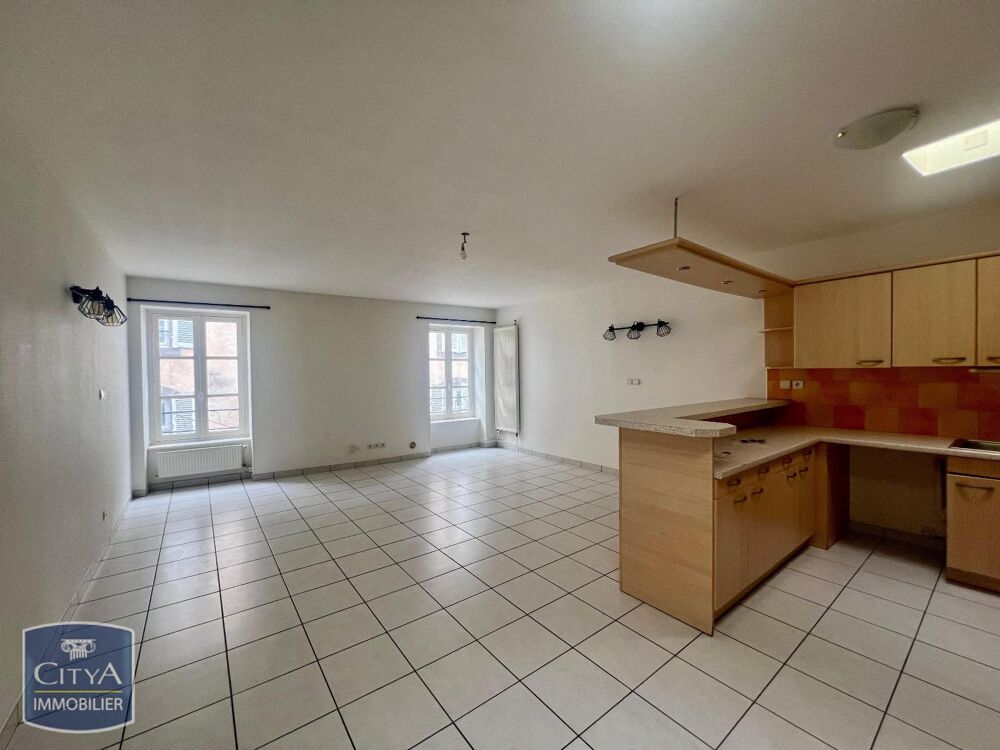 À LOUER : Appartement T4 de 102m² situé à Riom, Grand ap....