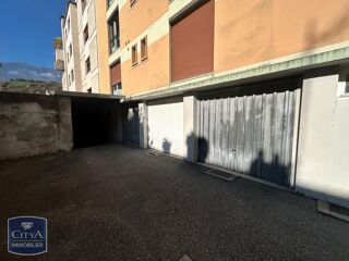  Parking / Garage à louer 15 m²