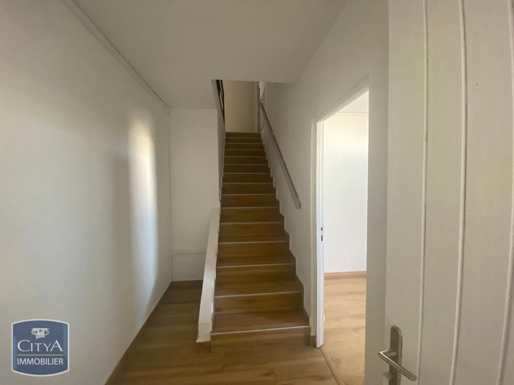À LOUER : Découvrez ce charmant appartement T4 en duplex....