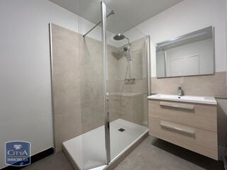  Appartement à louer 3 pièces 76 m²