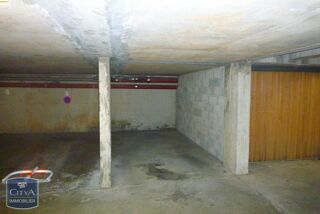  Parking / Garage à louer 