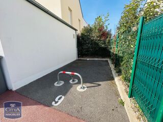  Parking / Garage à louer 