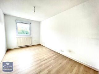  Appartement à louer 4 pièces 82 m²