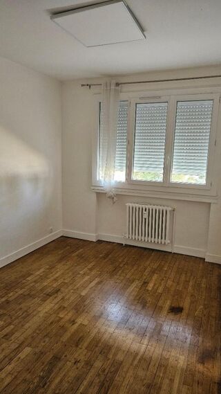  Appartement à louer 4 pièces 74 m²