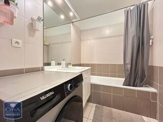  Appartement à louer 3 pièces 65 m²
