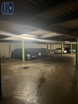  Parking / Garage � louer 