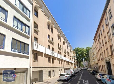  Parking / Garage  louer 