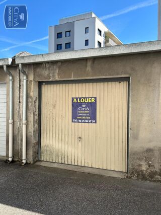  Parking / Garage à louer 