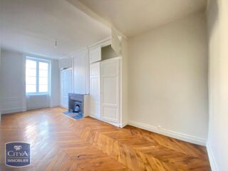  Appartement à louer 5 pièces 176 m²