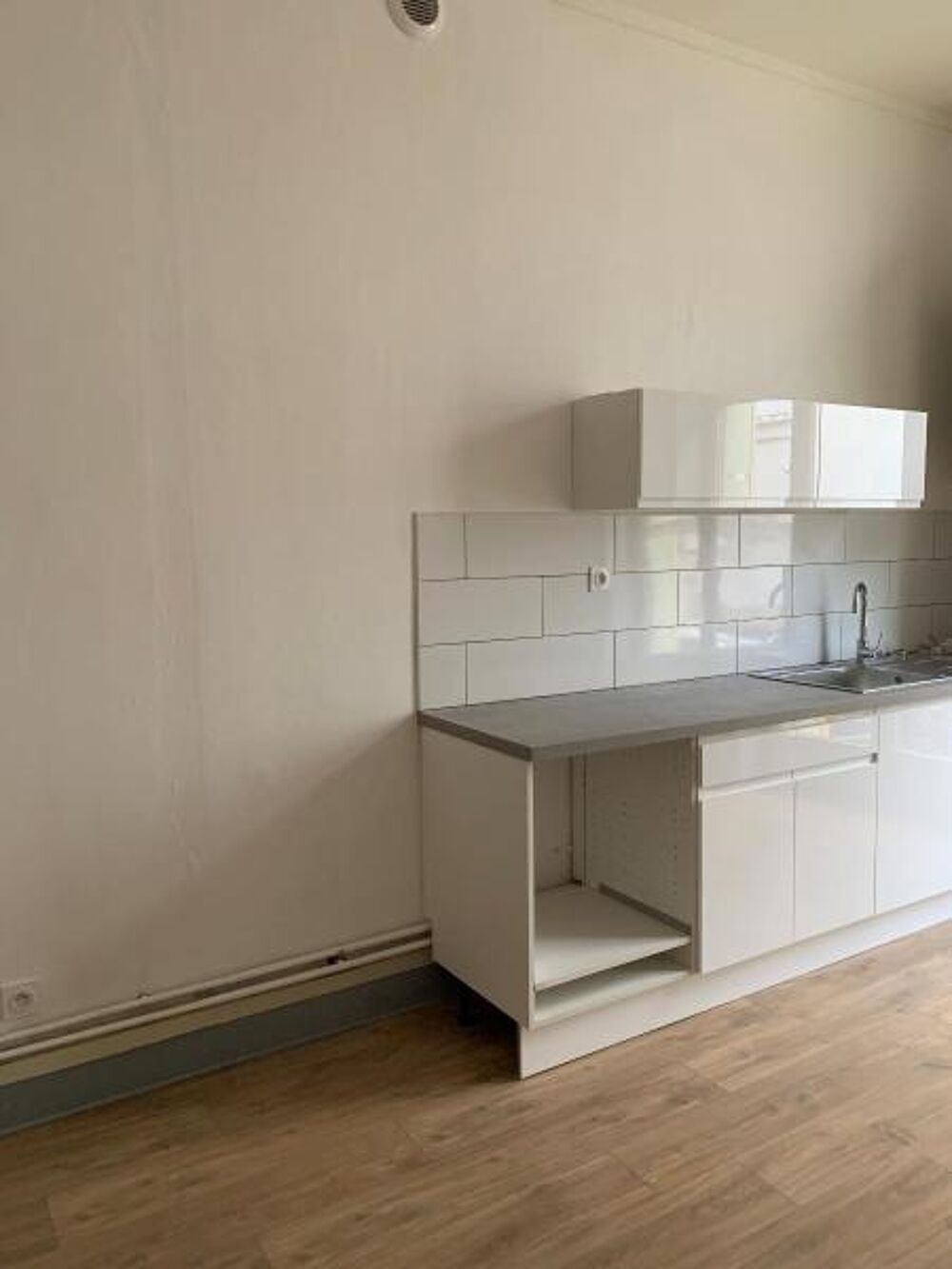 Proche tous commerces-15 rue Pasteur-ROCHE LA MOLIERE-F3....