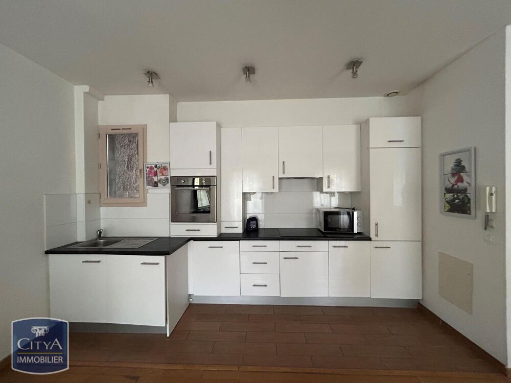 A LOUER : CENTRE VILLE Appartement T3 MEUBLE rénové à Br....