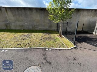  Parking / Garage à louer 