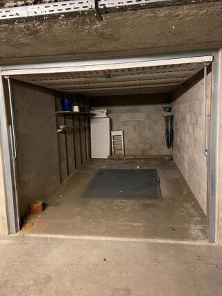  Parking / Garage à louer 