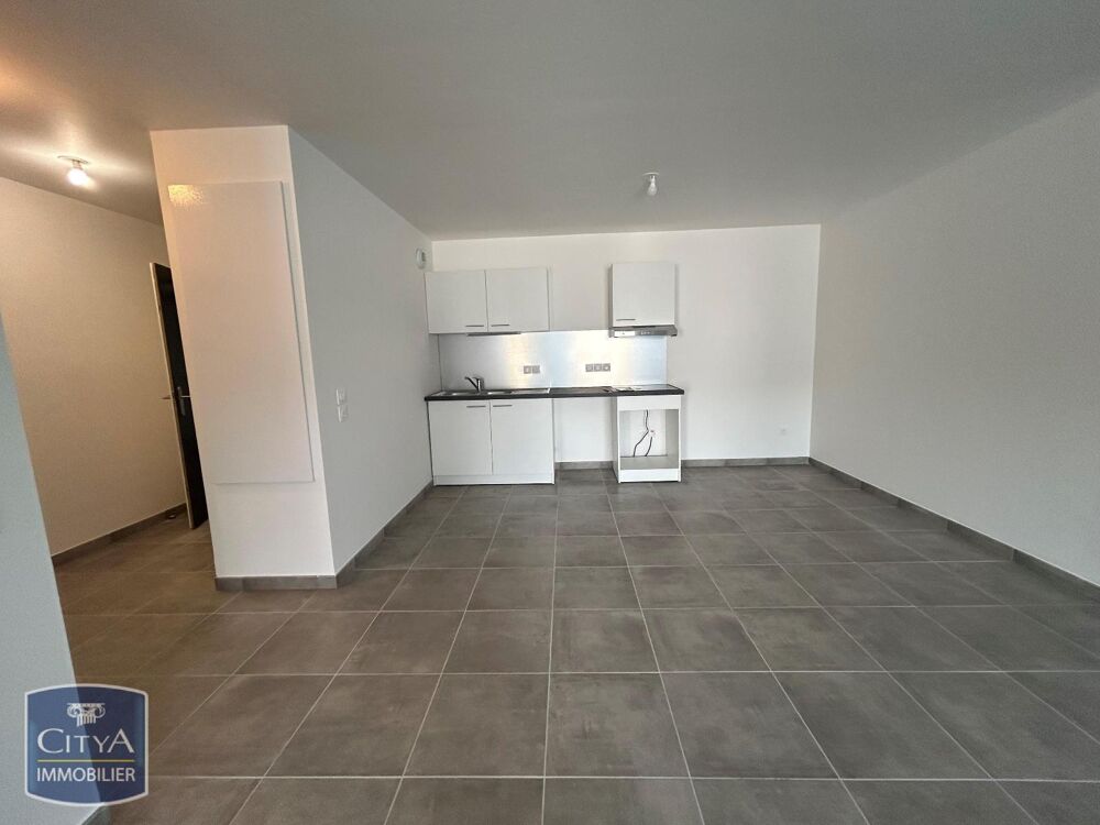 location Appartement - 3 pièce(s) - 75 m² Vaux-le-Pénil (77000)