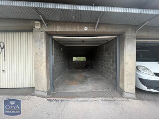  Parking / Garage à louer 
