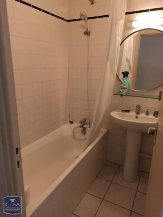  Appartement à louer 4 pièces 100 m²