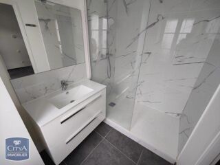  Appartement à louer 3 pièces 75 m²