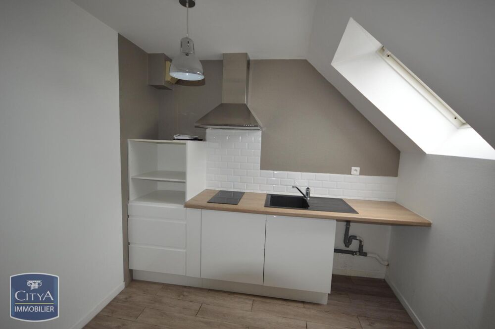 À LOUER : Appartement rénové T2 situé à Cholet, dans le ....