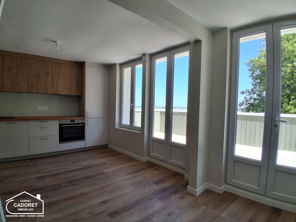 A SAISIR : Appartement entièrement rénové face Loire T2 ....