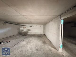  Parking / Garage à louer 