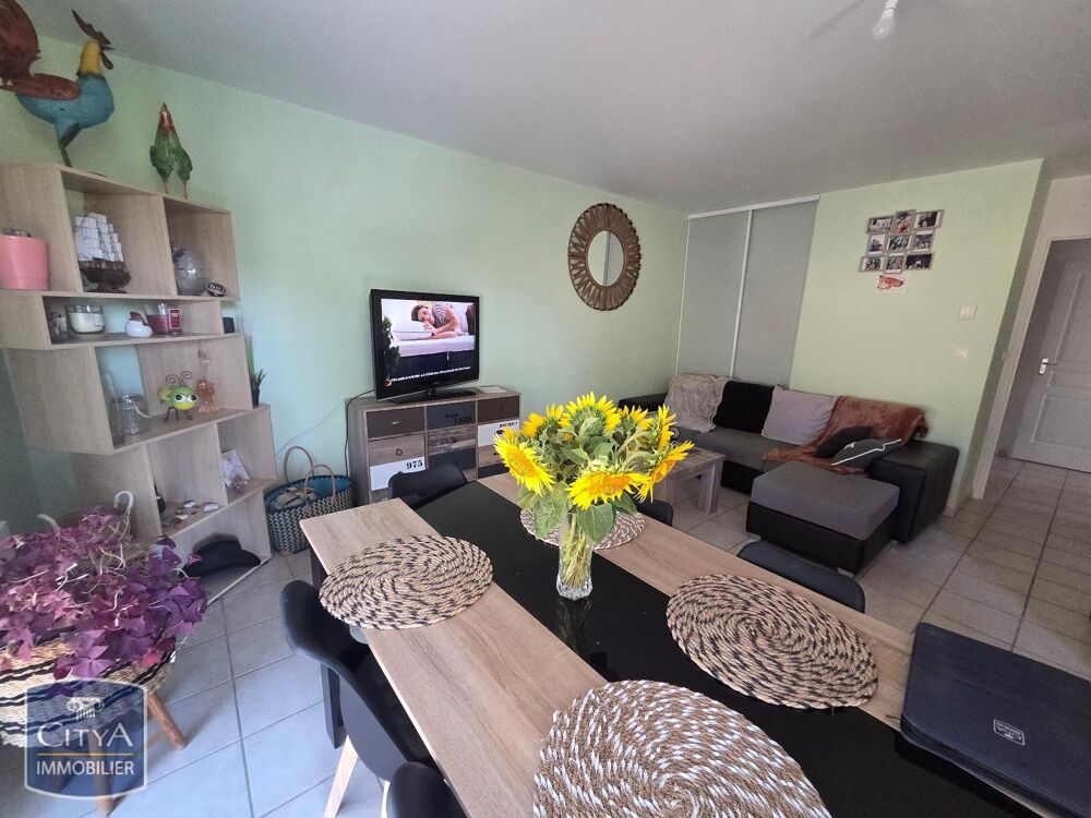 À LOUER : Appartement T3 situé à Issoire, rue de Bizalei....