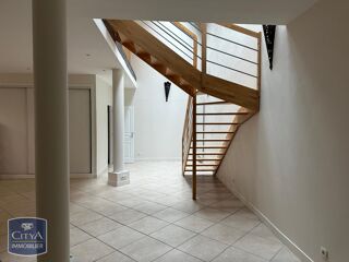  Appartement à louer 4 pièces 121 m²