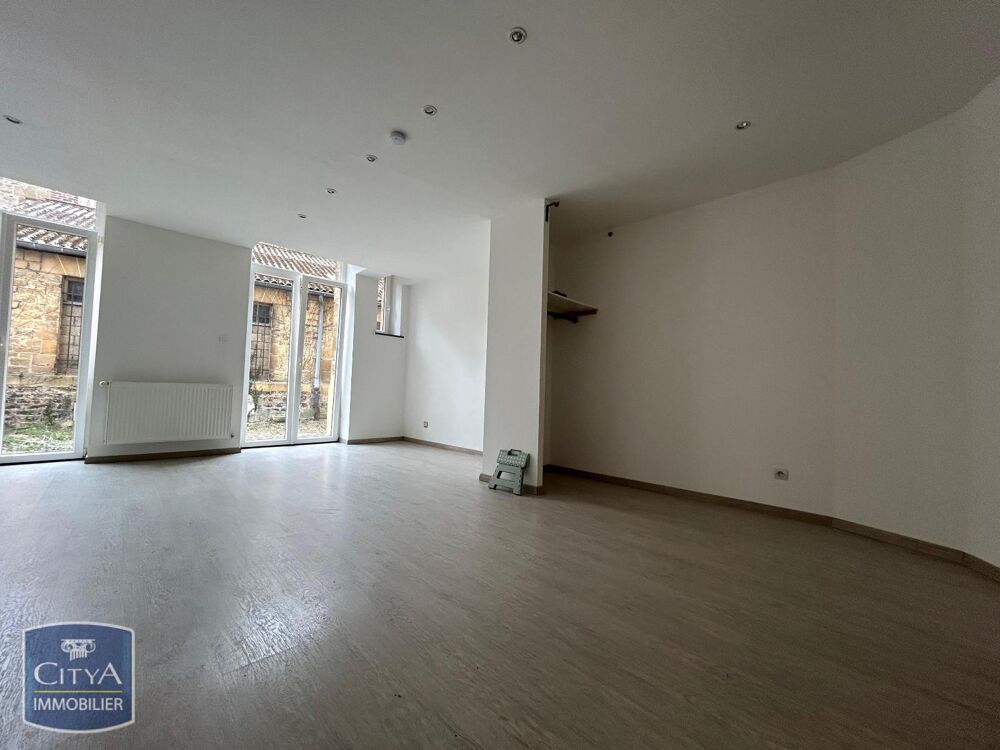 À LOUER : Appartement rénové T2 à Sedan, idéalement situ....