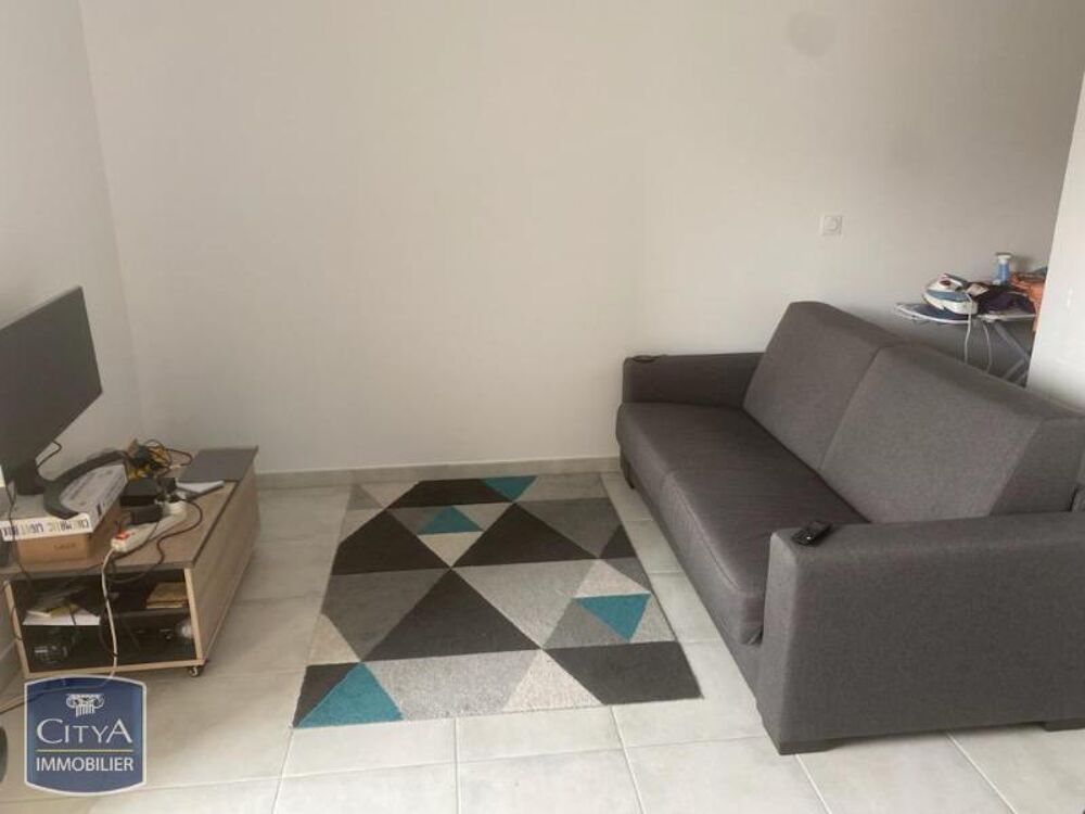NON MEUBLE - STUDIO AVEC TERRASSE SECTEUR PRES D'ARENES ....