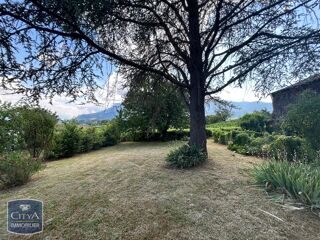  Appartement à louer 4 pièces 137 m²