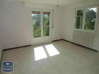 Appartement à louer 4 pièces 75 m²
