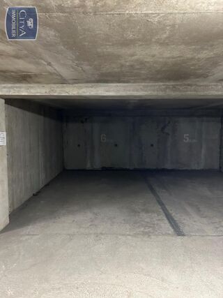  Parking / Garage � louer 
