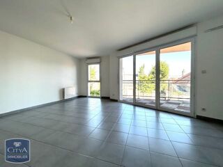  Appartement à louer 3 pièces 79 m²